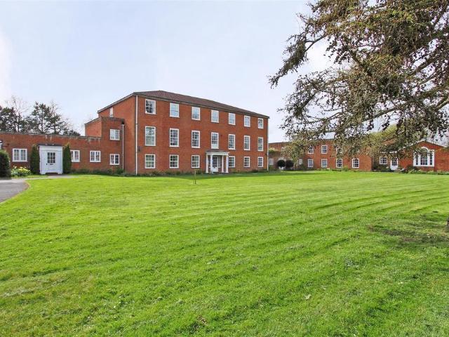 Flat for sale in Salisbury, Wiltshire
