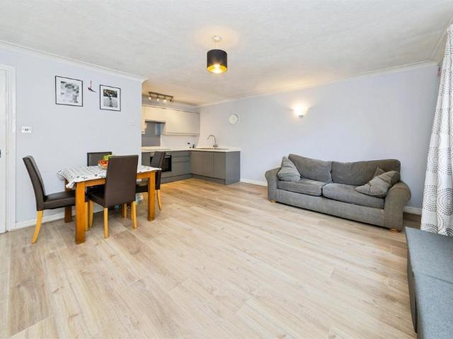 Flat for sale in Perryfields, West Sussex