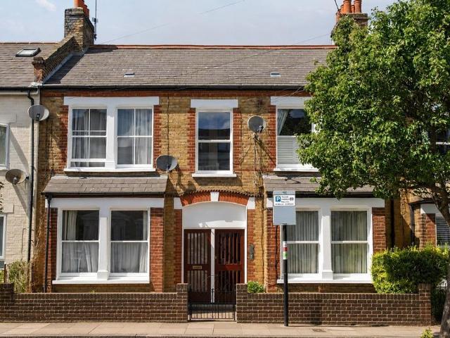 Flat for sale in Southfields, Greater London