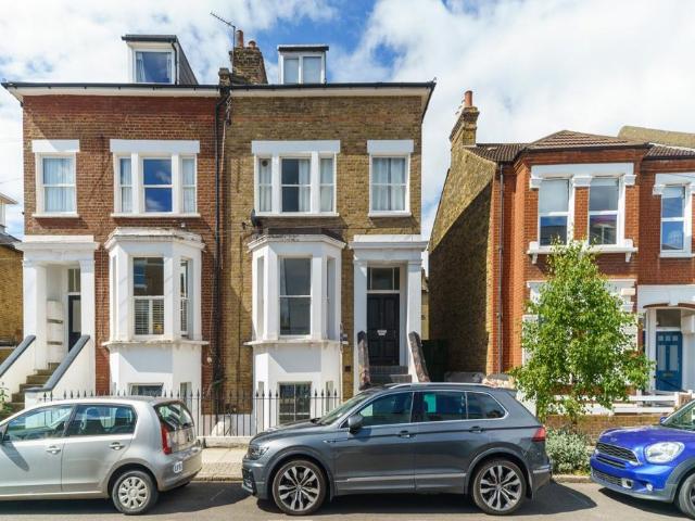 Flat for sale in Wandsworth, Greater London