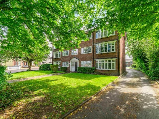 Flat for sale in Heaton Moor, Greater Manchester