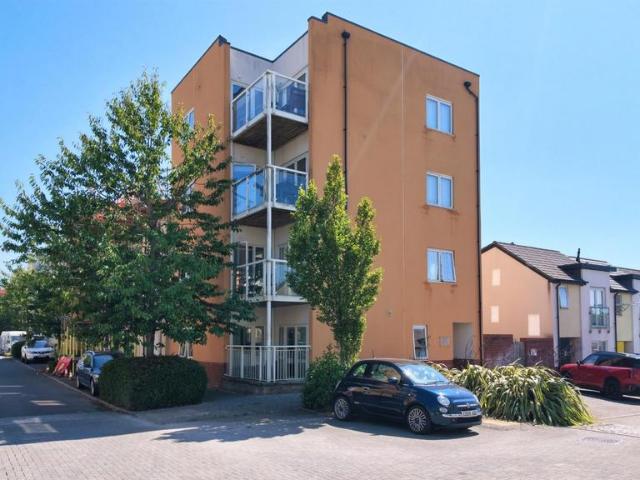 Flat for sale in Penarth Marina, Penarth