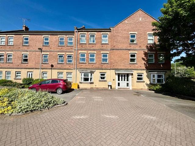 Flat for sale in Wortley, West Yorkshire