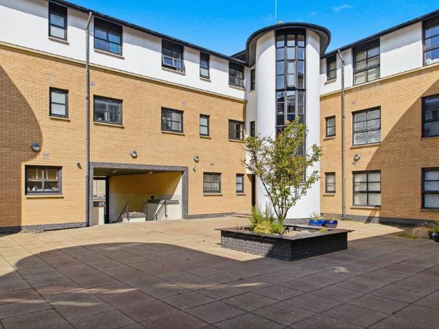 Flat for sale in Merchant City, Scotland