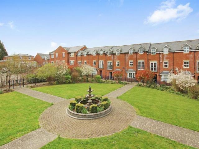 Flat for sale in The Bridge, Kent