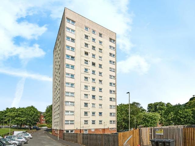 Flat for sale in Halesowen, West Midlands
