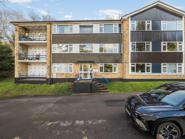 Flat for sale in Hillview, Surrey