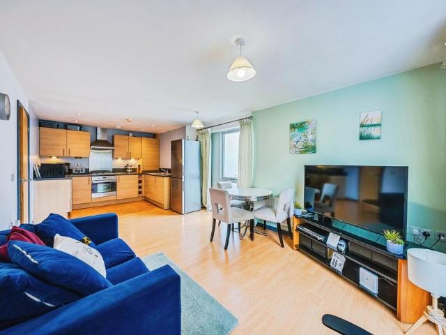 Flat for sale in Worcester Park Estate, Monks Orchard