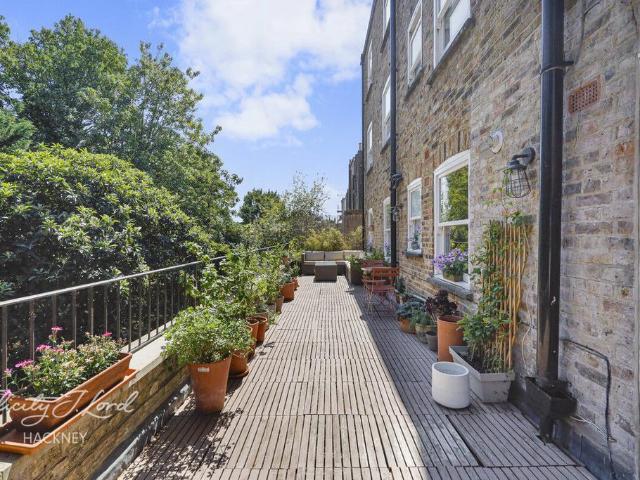 Flat for sale in Clapton, Lower Clapton