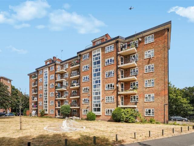 Flat for sale in Putney, Greater London