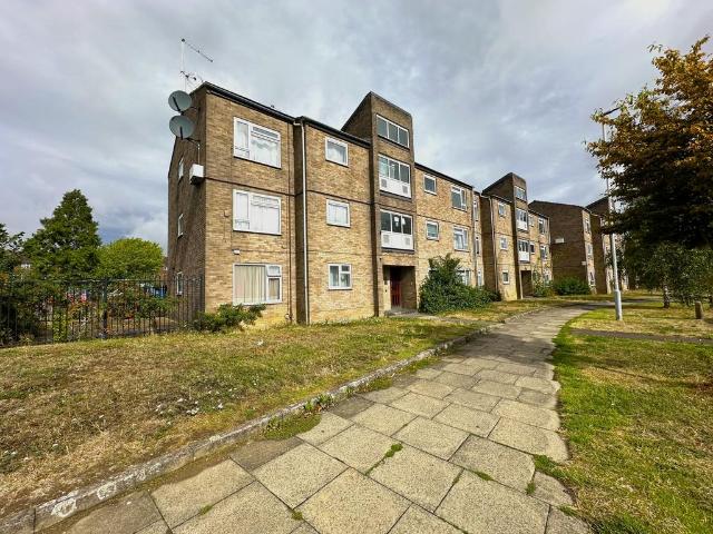 Flat for sale in Farley Hill, Spring Park