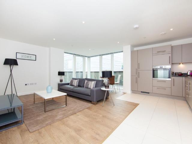 Flat for sale in Greenwich Peninsula, Greater London