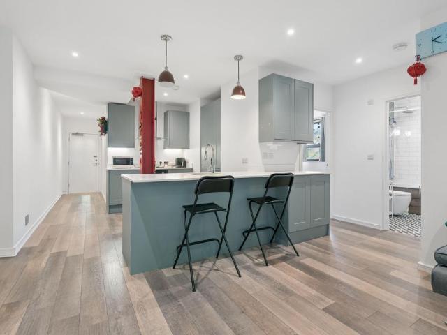 Flat for sale in London Borough of Merton, Merton Park