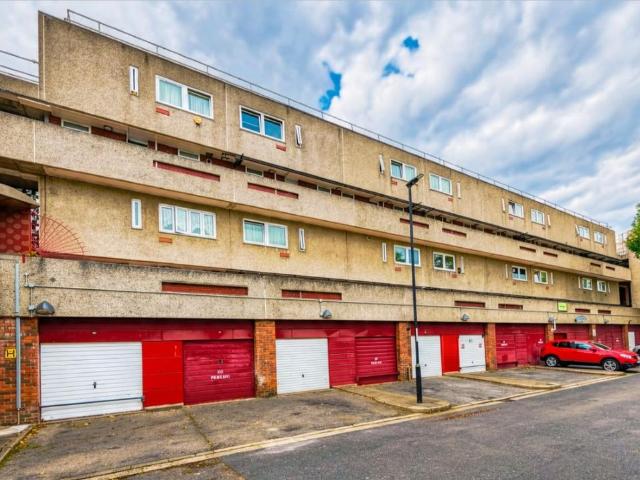 Flat for sale in Royal Borough of Greenwich, Greater London