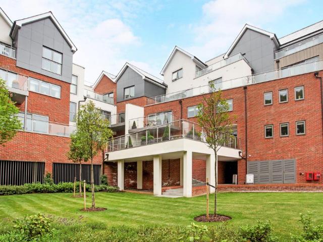 Flat for sale in Clewer Village, Windsor