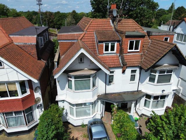Flat for sale in Golders Green, Greater London