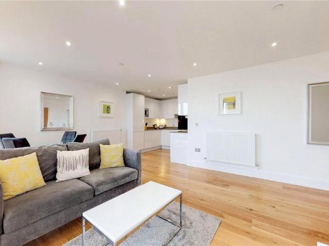 Flat for sale in Stratford Marsh, Greater London
