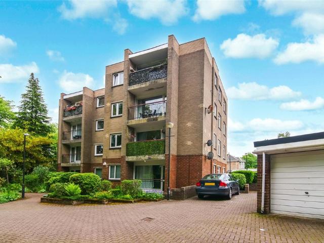 Flat for sale in Dumbreck, Scotland