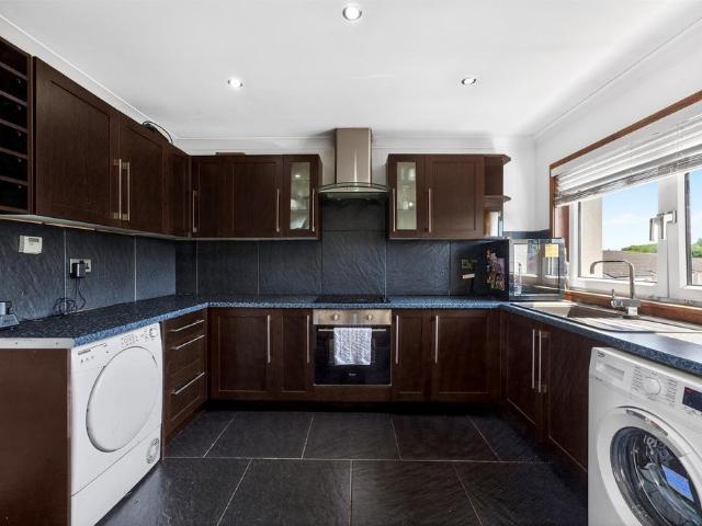 Flat for sale in Maryhill Park, Summerston