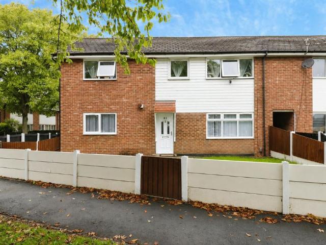 Flat for sale in Higher Irlam, Salford