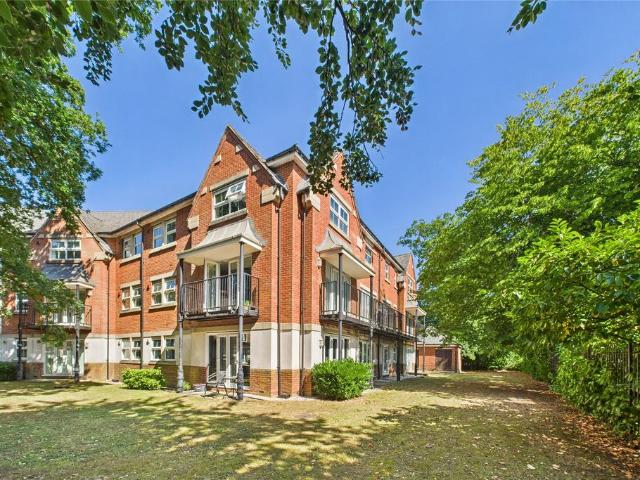 Flat for sale in Shinfield