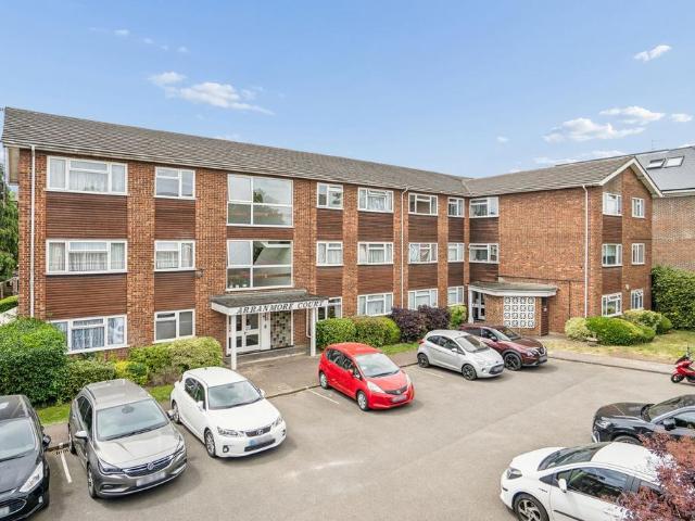 Flat for sale in Connaught Park, Bushey