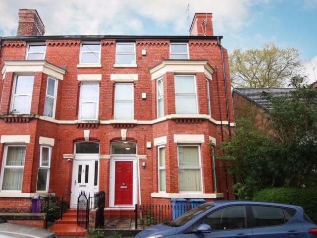 Flat for sale in Calderstones