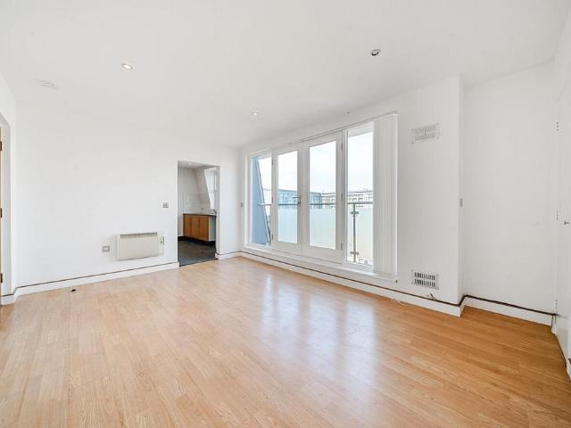 Flat for sale in London Borough of Lambeth, Greater London