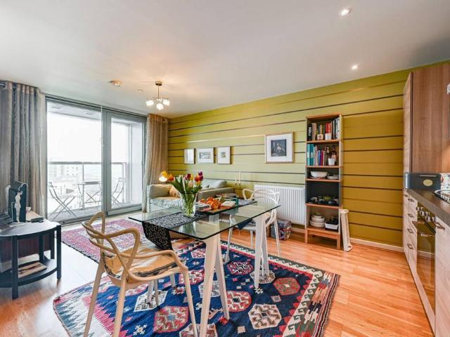 Flat for sale in Greenwich Town Centre, Greater London