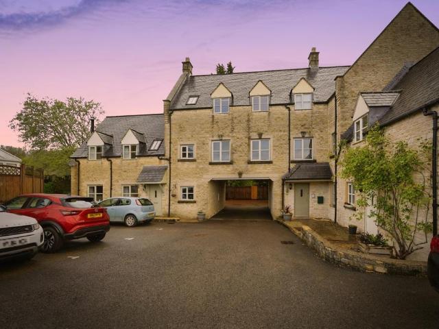 Flat for sale in Fossebridge, Gloucestershire