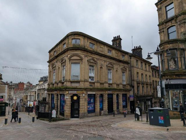 Flat for sale in West Yorkshire