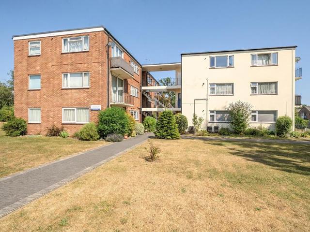 Flat for sale in Helford, Hampshire