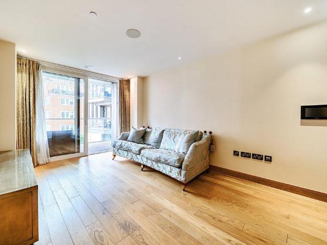 Flat for sale in Westminster, Greater London