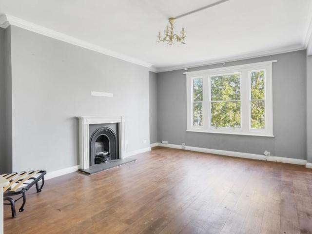 Flat for sale in Royal Borough of Kensington and Chelsea, Greater London