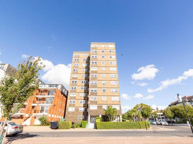 Flat for sale in Westcliff-on-Sea, Southend-on-Sea