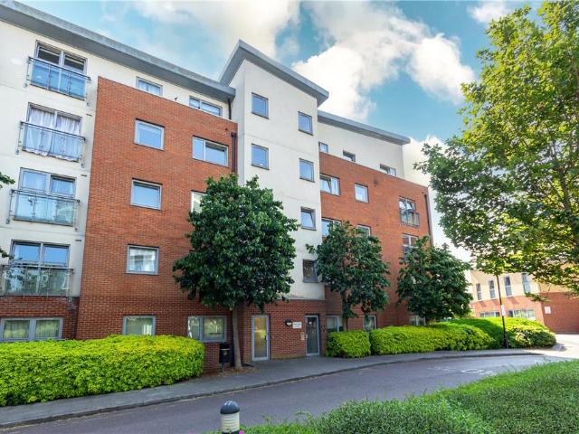 Flat for sale in St Albans, Five Acres