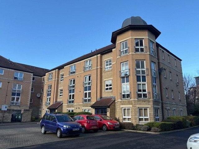 Flat for sale in Leith Links, Scotland