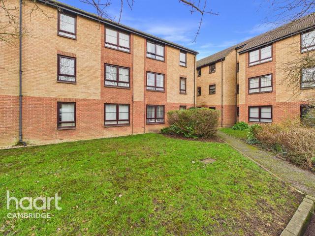 Flat for sale in Arbury, Cambridgeshire