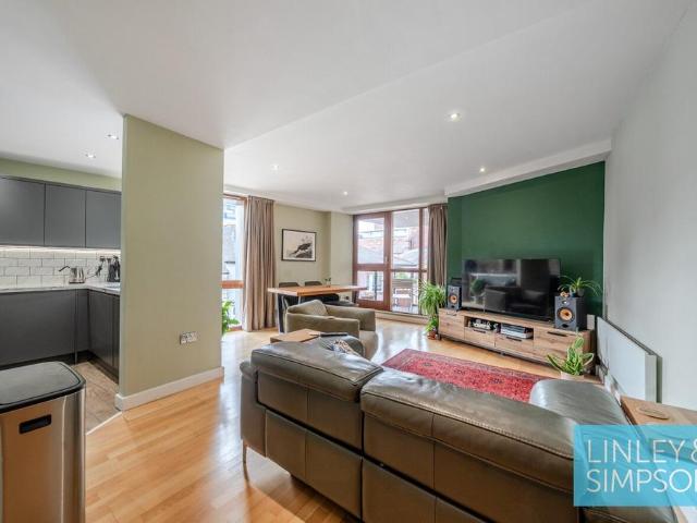 Flat for sale in West Yorkshire