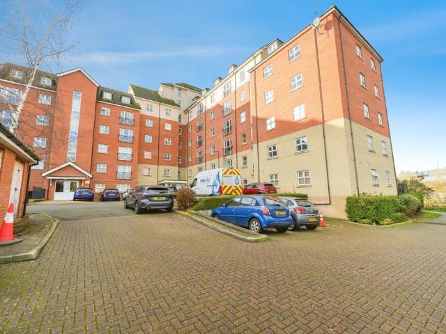 Flat for sale in Cauldwell, Bedford