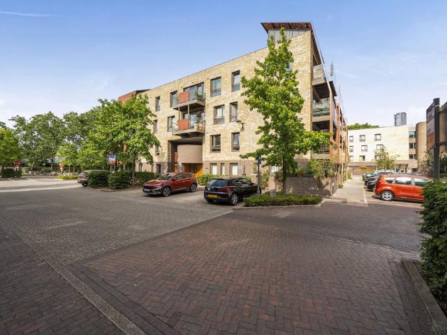 Flat for sale in Rotherhithe, Greater London