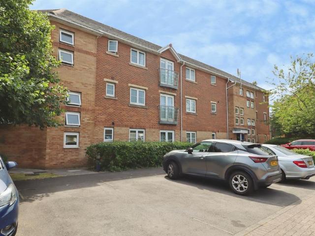 Flat for sale in Barry Island, Barry