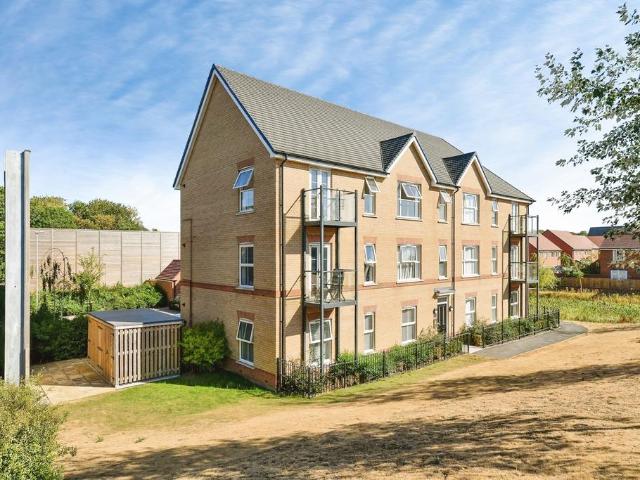 Flat for sale in Fishers Green, Shephall