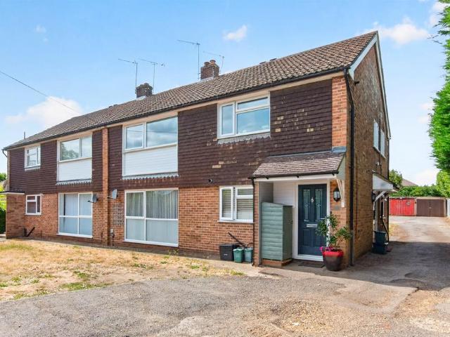 Flat for sale in Hatching Green, Five Acres