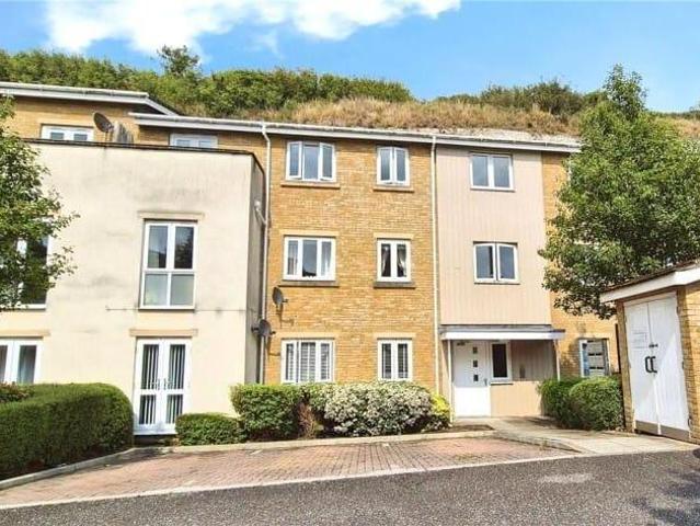 Flat for sale in Luton, Chatham