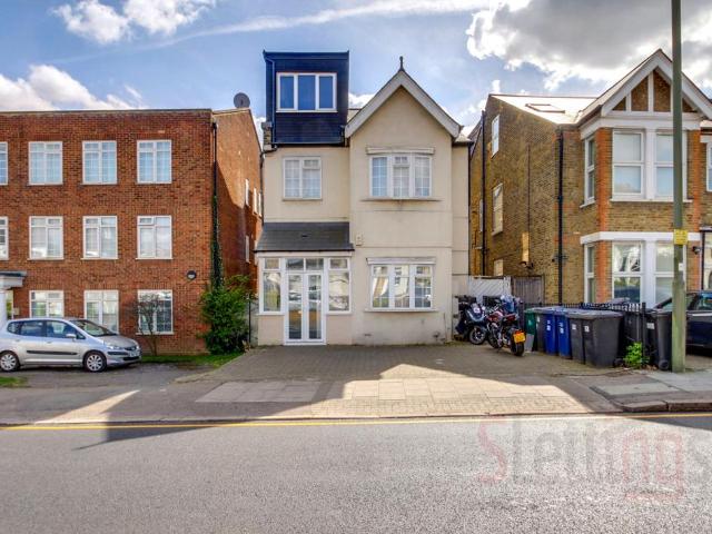 Flat for sale in Hendon, Greater London