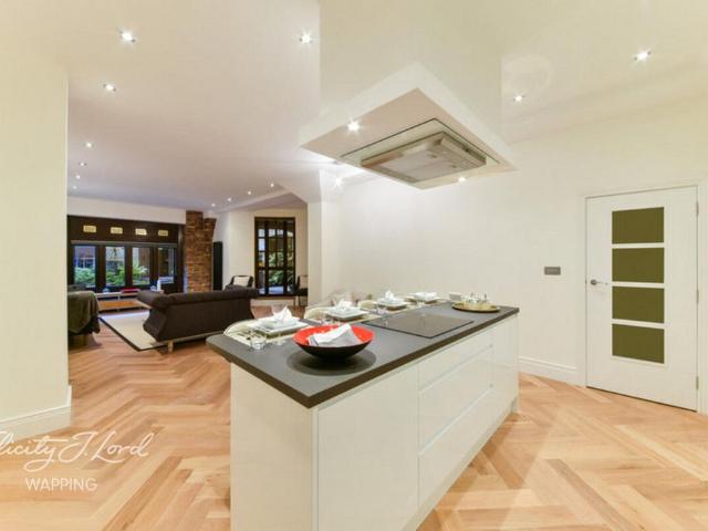 Flat for sale in St. George in the East, Wapping