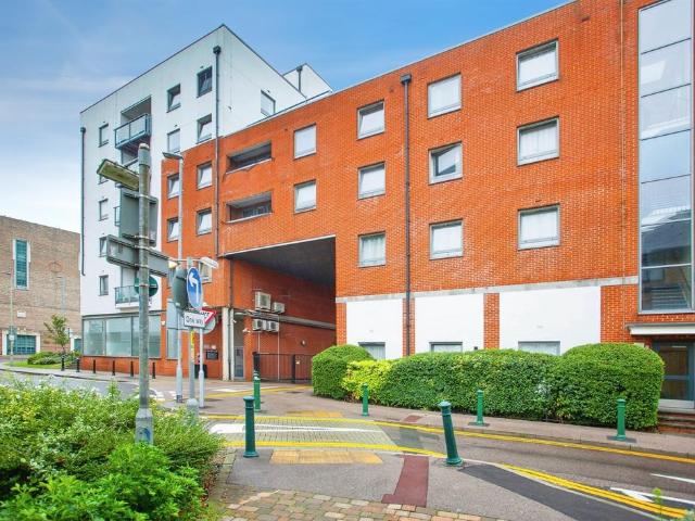 Flat for sale in North Watford, Hertfordshire