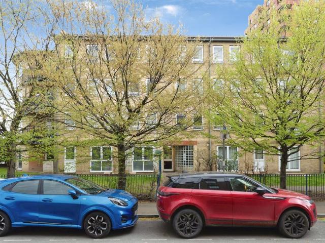 Flat for sale in Roding Riverside, Isle Of Man
