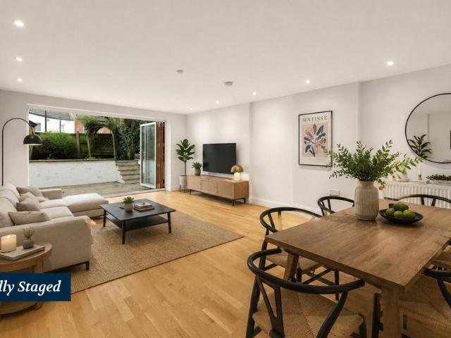 Flat for sale in West Hampstead, Greater London